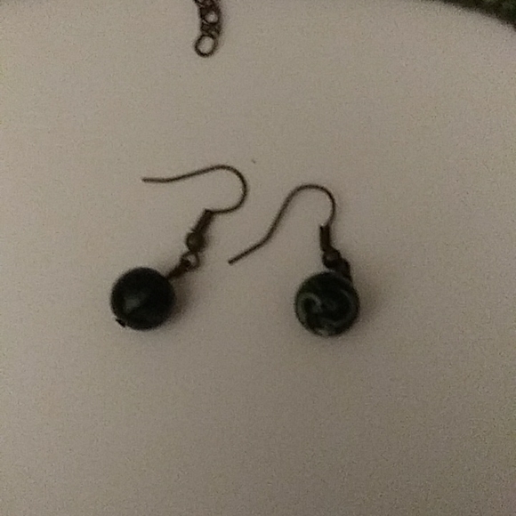 J25 new Green and Yellow Beaded Necklace and Earrings set - Picture 3 of 4